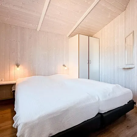 Ferienhaus Strandblick - Dorf 1 06 *